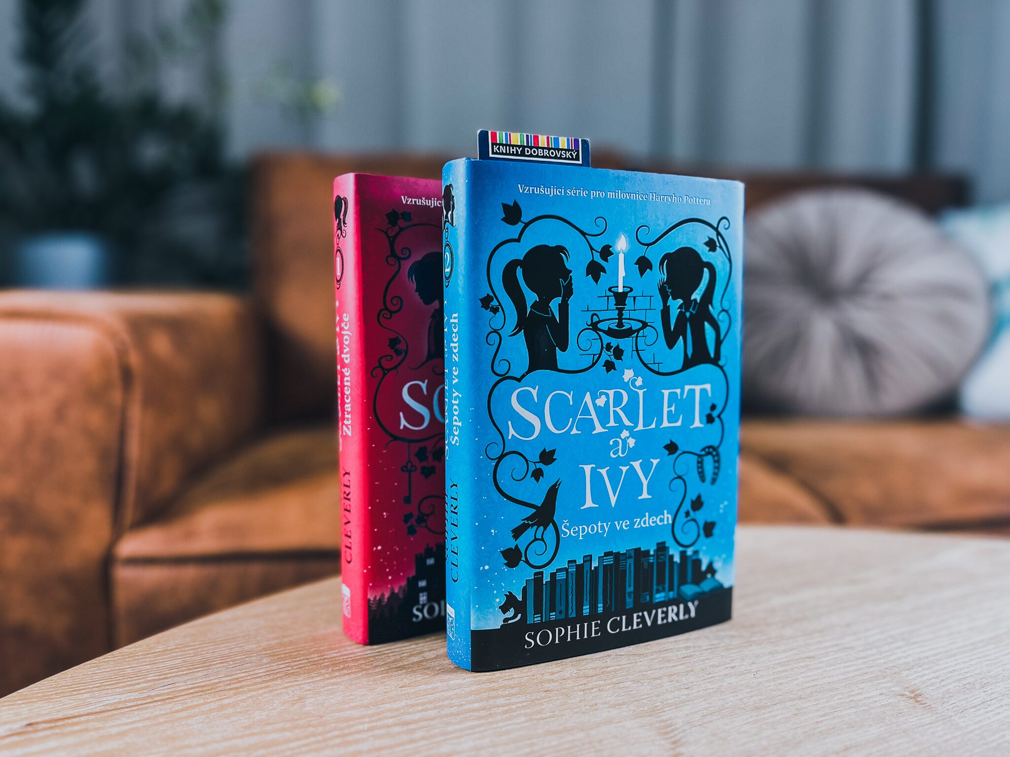 Scarlet a Ivy 2 - Šepoty ve zdech